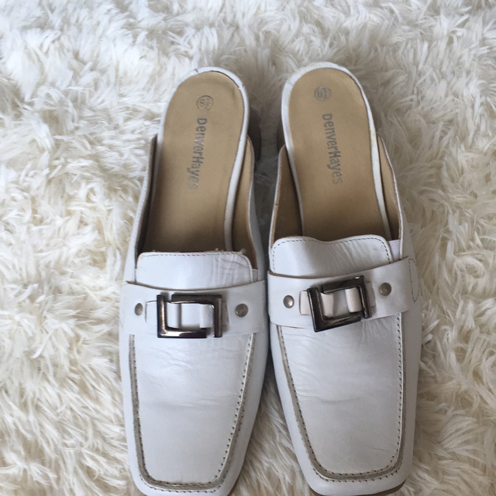 White size 8.5 Denver Hayes white shoes